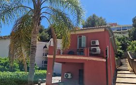 Roquebrune : Appartement 4 Personnes Proche De La Plage